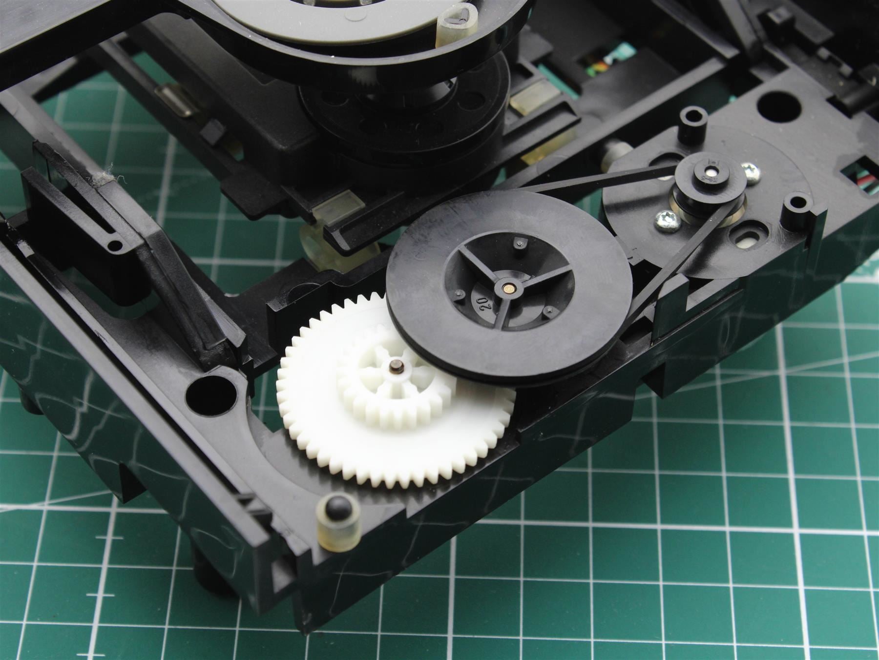 Grundig M 100 CD Fine Arts Gear Wheel